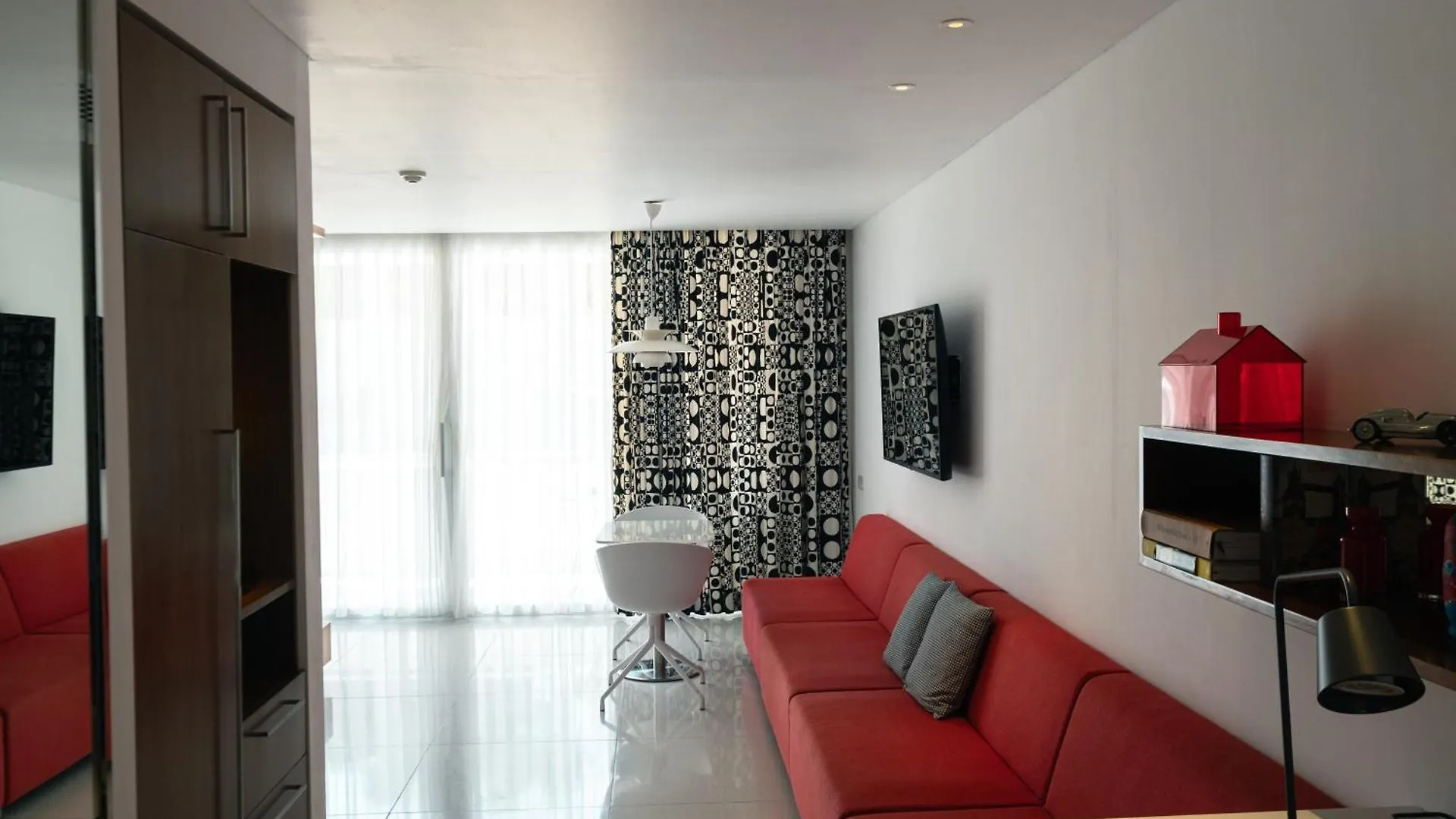 Chill Hotel Seminyak Indonesia